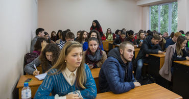 Психолог дал советы молодым людям, поступающим в вуз.