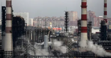 Крупный НПЗ в РФ приостановил работу из-за БПЛА