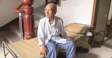 В Китае 101-летний мужчина разрушил стереотип о правилах долголетия