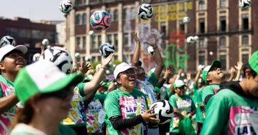 Мехико устанавливает рекорд Гиннесса массовой футбольной тренировкой