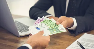Зарплаты топ-менеджеров в ФРГ выросли в 30 раз выше средних