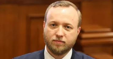 Оппозиция потребовала пригласить в парламент главу СИБ из-за заявлений Санду