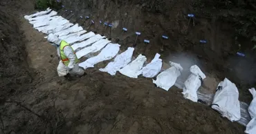 В Непале начали хоронить в братских могилах неопознанных жертв наводнения