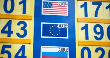 Curs valutar 11 iulie 2026: Cât valorează un euro și un dolar