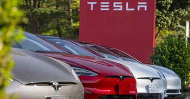 Tesla продолжит сокращать рабочие места до июня