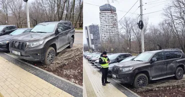Șoferii transformă spațiile verzi din Capitală în noroi