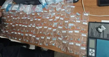 Гражданин Индии пытался вывезти из Молдовы тысячу полудрагоценных камней