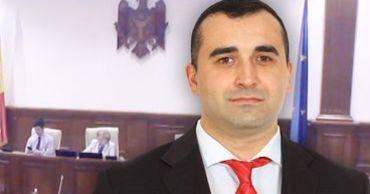 Генеральный секретарь парламента Адриан Албу.