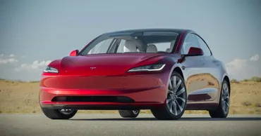 Tesla recheamă sute de mii de mașini electrice din cauza unei defecțiuni periculoase