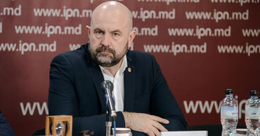 Представитель Олеси Стамате, кандидата от Партии действия и солидарности, депутат Владимир Боля.