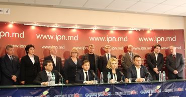 Депутаты, у которых прошли обыски, подозреваются в незаконном обогащении.