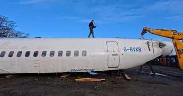 Мужчина хочет закопать Boeing 737 в своем саду, чтобы превратить в ядерный бункер