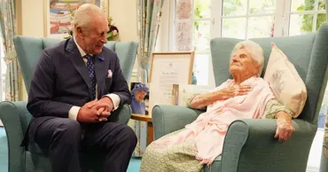 Cea mai vârstnică persoană din lume își sărbătorește cea de-a 117-a aniversare în Marea Britanie