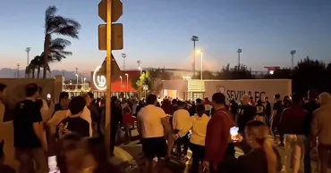 Fanii echipei Sevilla au atacat cu ouă autocarul cu fotbaliști după o înfrângere