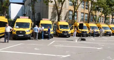 57 de microbuze noi pentru elevii din școlile reorganizate din Moldova