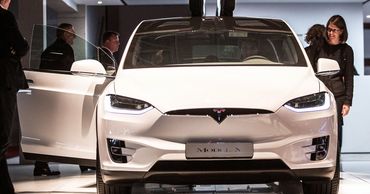 В электрокарах Маска пропало радио, но Tesla вернет его за доплату. Фото: ria.ru.