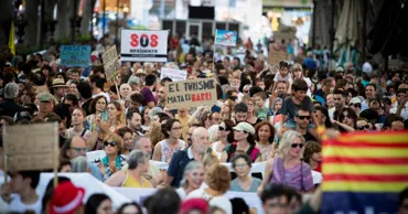 На Майорке тысячи людей вышли на протест против массового туризма