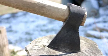 Un bărbat din Cimișlia riscă închisoare pe viață: Și-a ucis tatăl de 81 de ani cu un topor