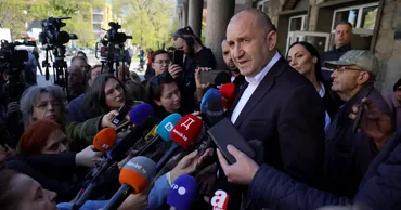 Коалиция экс-президента Болгарии Радева лидирует на выборах