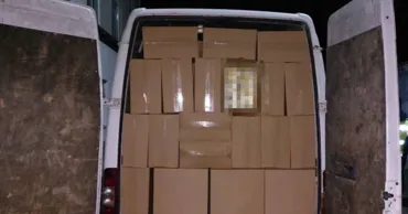 Captură la Cimișlia: Peste un milion de țigarete, depistate într-un microbuz