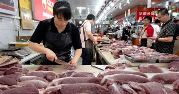 China a introdus măsuri antidumping pe cinci ani împotriva cărnii de porc din Uniunea Europeană