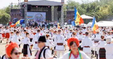 „Tezaur Național”, la Horești: Sute de oameni promovează tradițiile și cultura