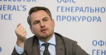 Генпрокурор Украины после скандальных заявлений покинул страну