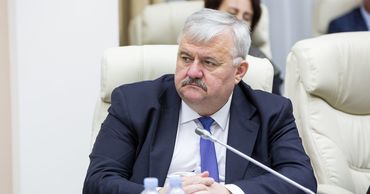 Министр образования Игорь Шаров.