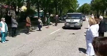 Врачи из Унген проводили в последний путь коллегу, умершего от COVID-19.