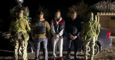 Nouă ucraineni, ascunși printre lactate într-un camion condus de un moldovean