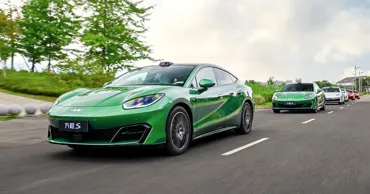"Дочка" BYD выпустила «убийцу Tesla Model 3» за $27 900 с запасом хода 730–900 км