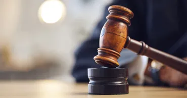 В Сингапуре судят француза за облизанную трубочку для сока в уличном автомате