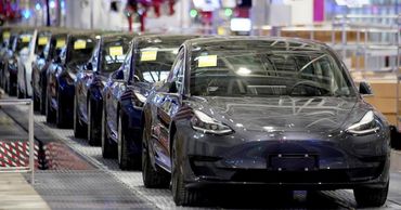 Tesla осталась лидером по продажам электромобилей.