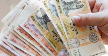 Majoritatea familiilor din țară nu pot pune bani deoparte: Trăiesc de la salariu la salariu