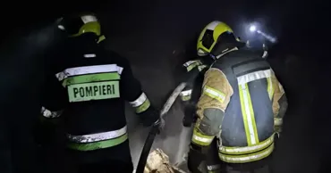 В Бельцах спасатели вытащили 2 человек из горящего дома