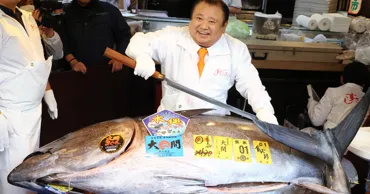 Un ton roșu s-a vândut cu suma record de 3,2 milioane de dolari la o licitație din Japonia