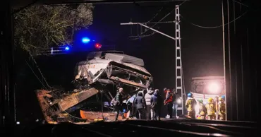 Un alt tren a deraiat în Spania: Un mecanic a murit și aproape 40 de persoane au fost rănite