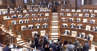 ПСРМ и ДПМ проголосовали за завершение заседания парламента, которое даже не могло начаться.