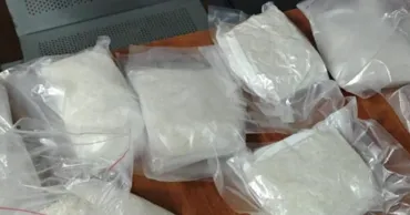 Peste șase kilograme de droguri, descoperite la vama Leușeni. Șoferul unui autocar, reținut