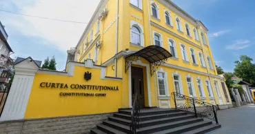 КС не принял запрос оппозиции о проверке конституционности указов президента