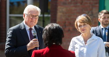 Штайнмайер лично поблагодарил гражданку Молдовы в Берлине за ее работу.