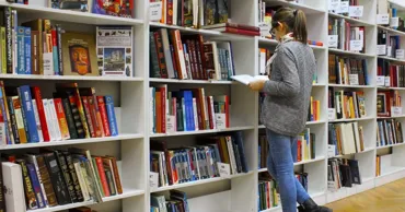 Angajații muzeelor și bibliotecilor din Moldova primesc 5–6 mii de lei pe lună
