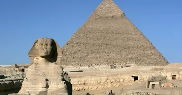 Исследователь заявил о возможном втором Сфинксе под песками Гизы