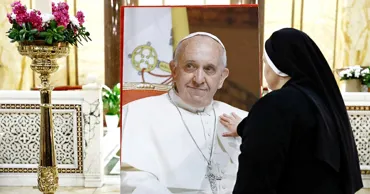 Vaticanul a anulat simbolurile puterii Papei