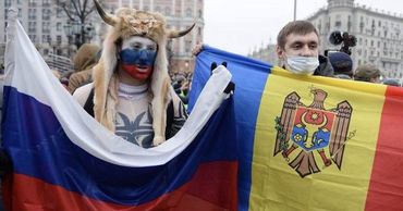 В Москве на акции в защиту Навального замечен молдавский флаг. Фото: tvrain.ru