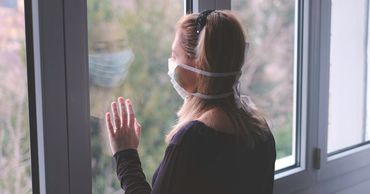 Часто заболевших дискриминируют, что может привести их к депрессии.