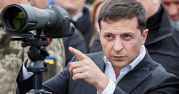 У самолета Зеленского отказал двигатель.