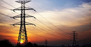 Правительство будет приобретать электроэнергию по меньшей мере у двух поставщиков.