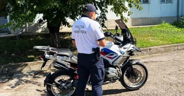 Conducea o motocicletă furată din Italia: Un bărbat, oprit la frontiera cu România