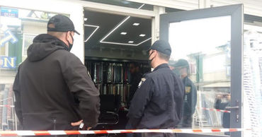 Полицейские задержали 10 человек после конфликта со стрельбой на рынке в Одессе.